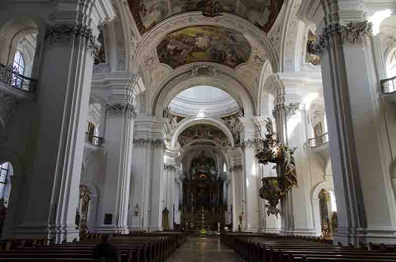 50 - Alemania - Wiengarten - basilica y abadia de san Martin y san Osvaldo - interior